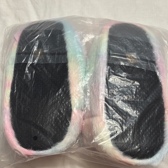 Labubu slippers - Picture 2 of 3